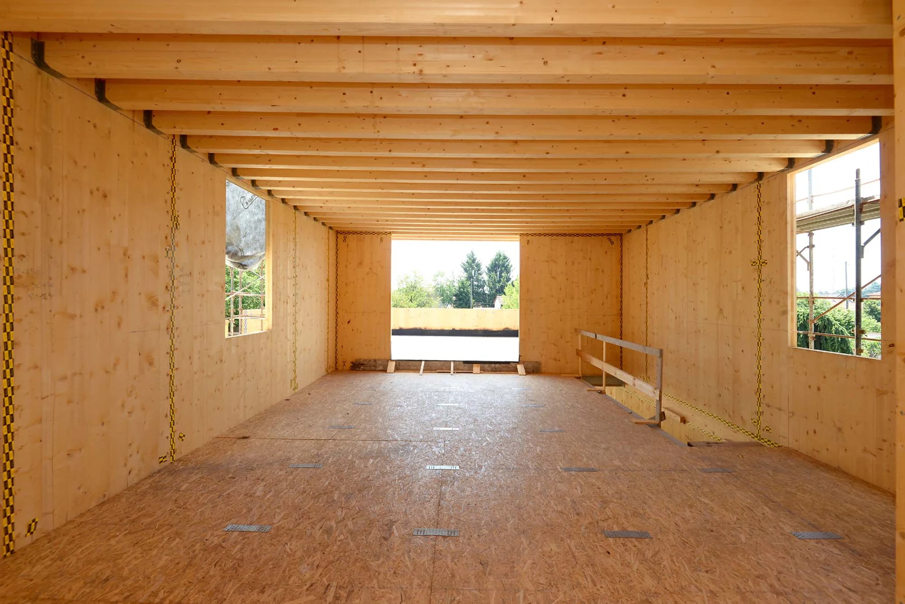 Spazio interno di una casa in legno prima delle finiture