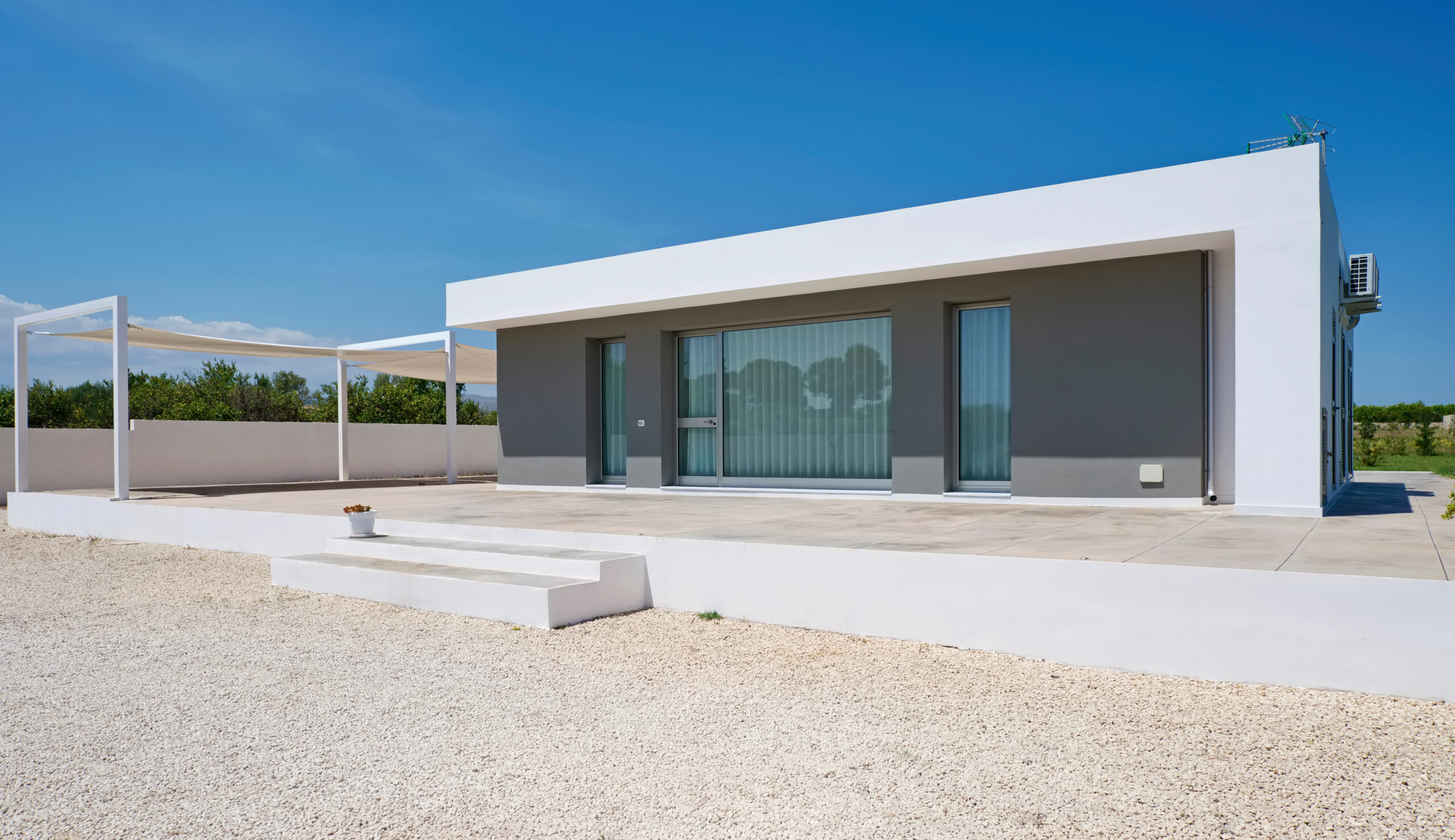 La villa su un piano vista dalla terrazza